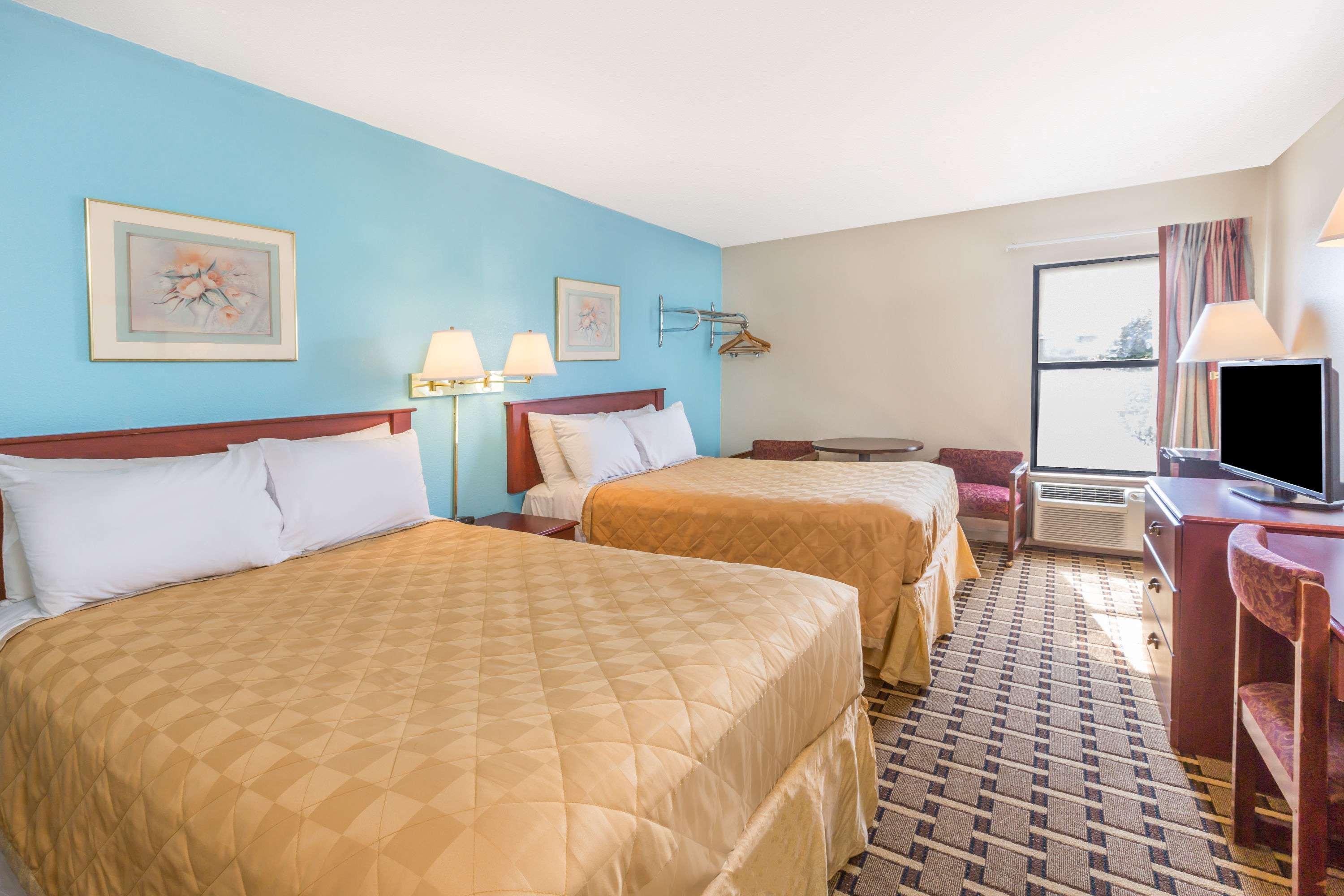ซูเปอร์ 8 บาย วินด์แฮม น็อกซ์วิลล์ ดาวน์ทาวน์ แอเรีย Hotel ภายนอก รูปภาพ
